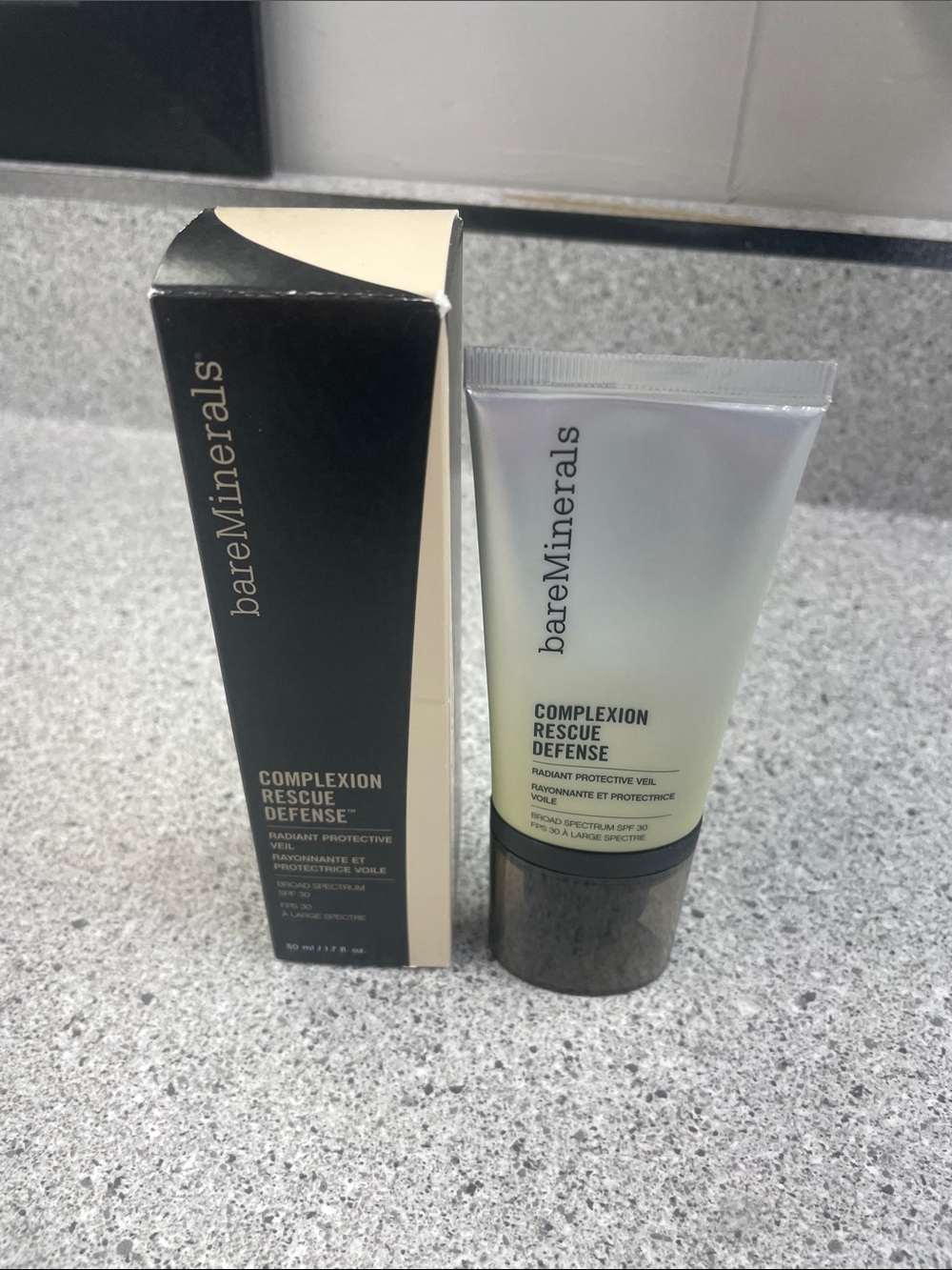 bareMinerals Complexion Rescue Defense Radiant Veil - soft Radiance is color in